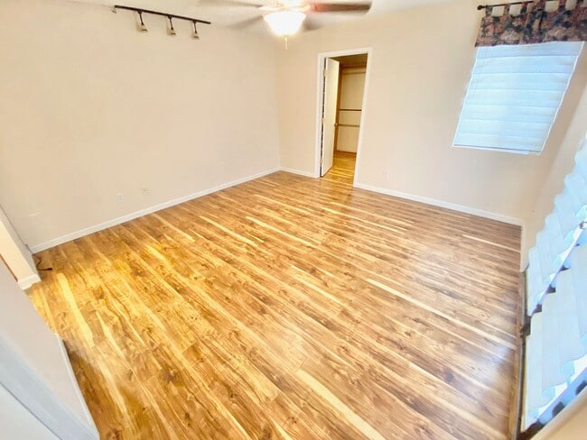 Building Photo - SPACIOUS SINGLE-STORY HOME 3 BEDROOM & 3 B...