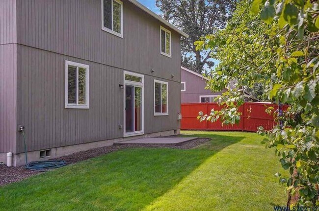 Building Photo - 848 NE Millstream Pl