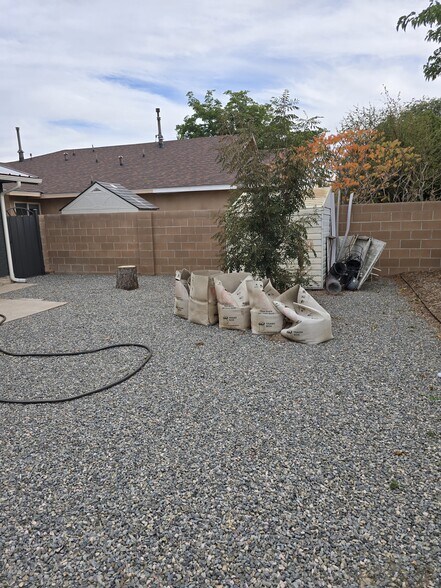 Building Photo - 2717 Los Tretos St NW