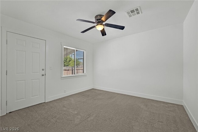Building Photo - 1050 E Hassett Ave