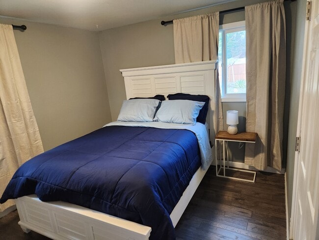 Building Photo - 2075 E Alder St