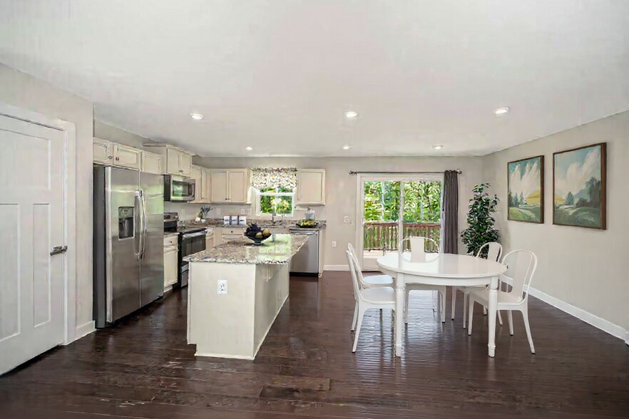 Building Photo - 11360 Emerald Dr