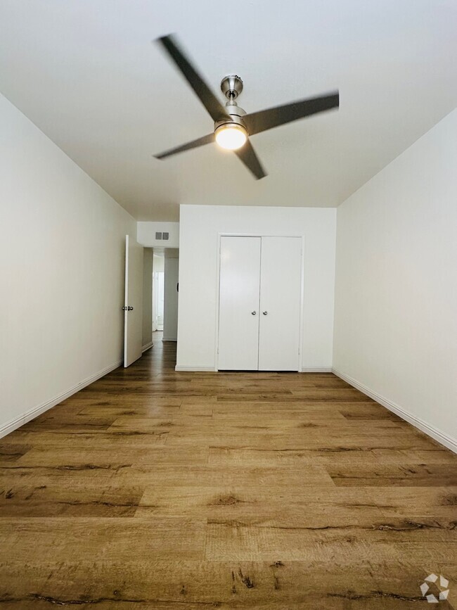 Building Photo - 4122-4124 Palmwood
