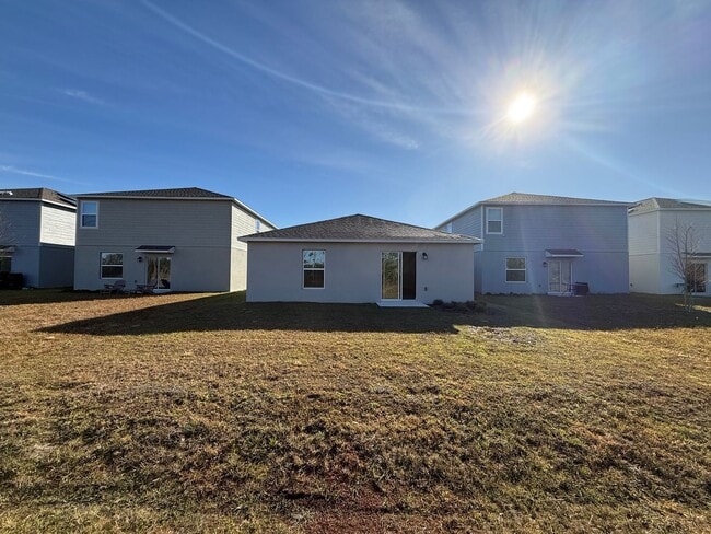 Building Photo - Beautiful 3 bedroom 2 bathroom house