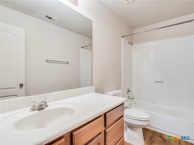 Building Photo - 209 Buckingham Dr