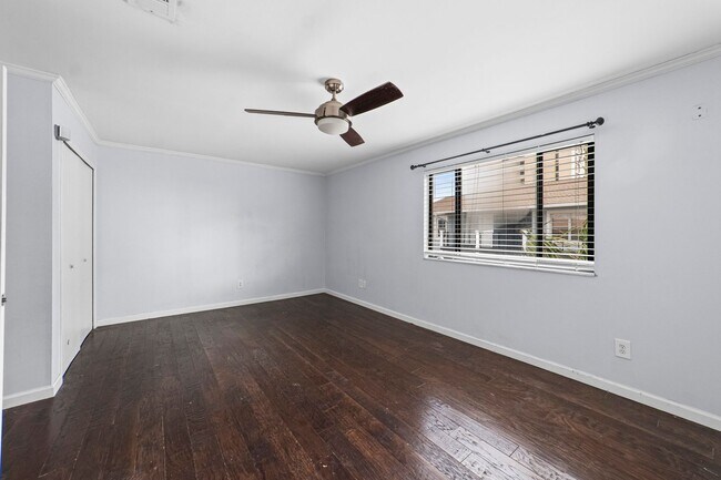 Building Photo - Modern 2 Bed 2 Bath. Only 1 Block Away from Jacksonville Beach. Pet Friendly