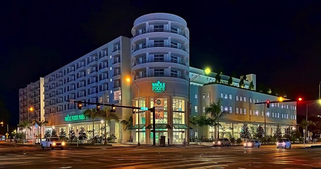 Building Photo - 1613 SW 5th Ct