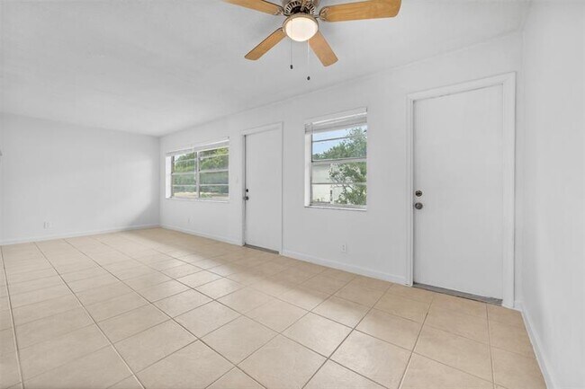 Building Photo - 4165 SW 67th Ave