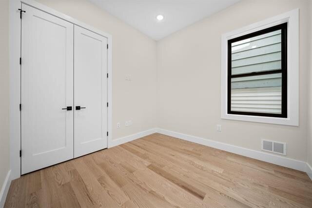 Building Photo - 27 Graham St