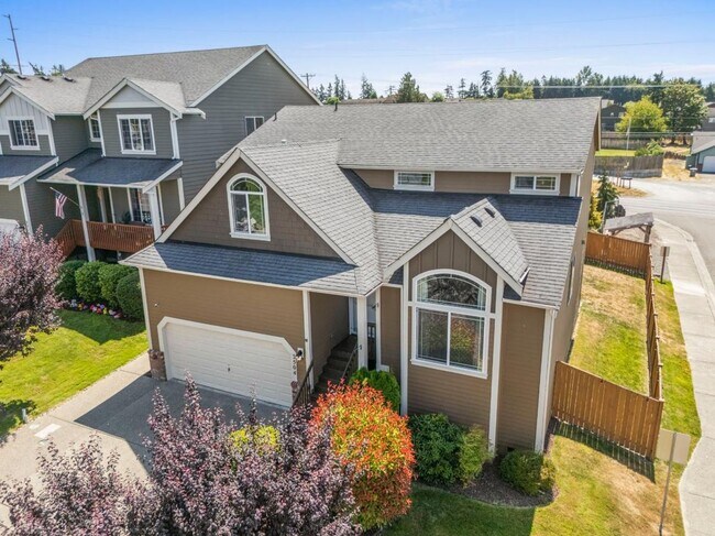 Building Photo - Spacious Corner Lot Home Near JBLM | 4 Bed...
