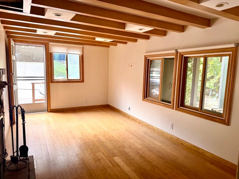 Building Photo - 2160 Stanley Hills Dr