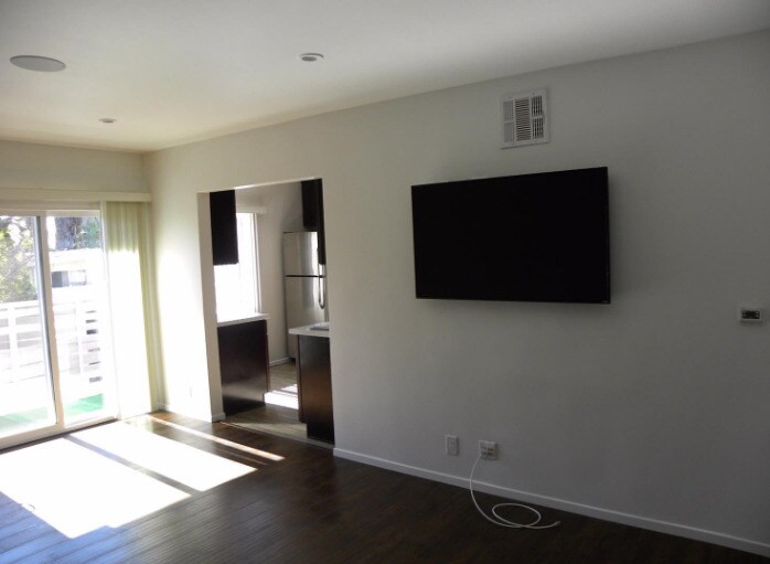 Building Photo - 5831 Carlton Way