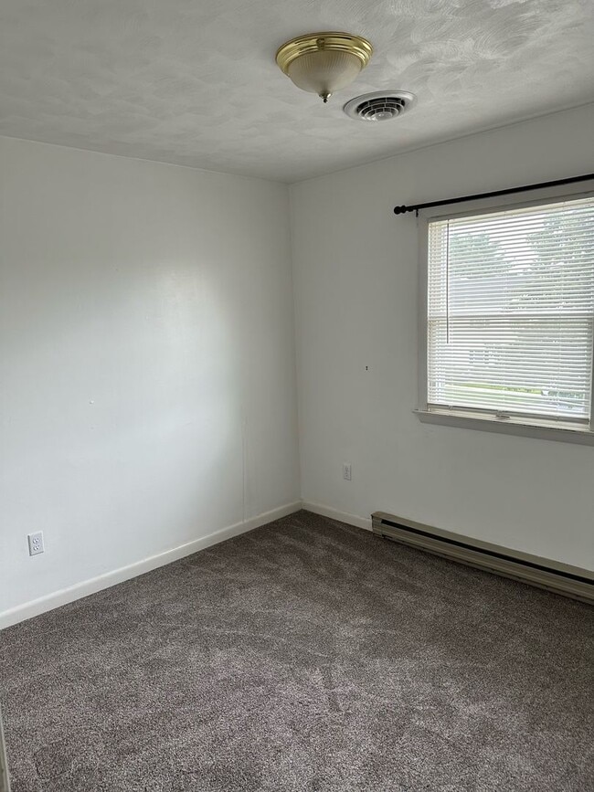 Building Photo - Three Bedroom House in Boalsburg Available for Mid-July