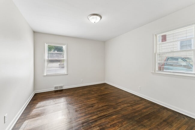 Building Photo - 2110 S 50th St