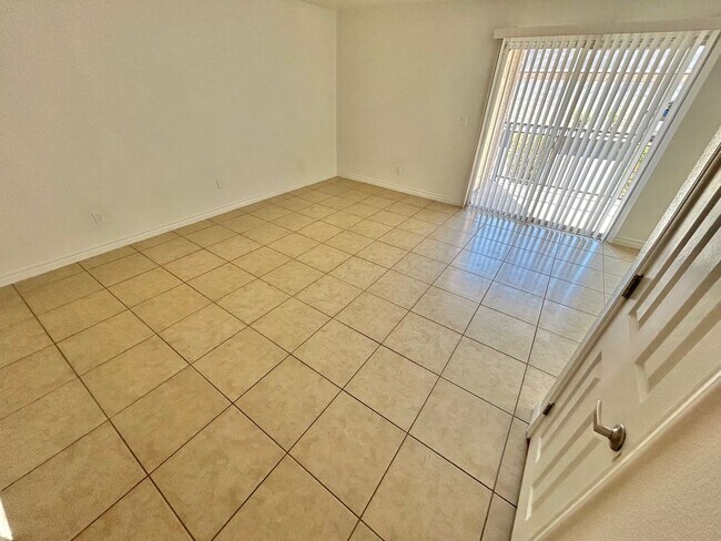 Building Photo - ADORABLE 2 BEDROOM 2 BATHROOM 1ST FLOOR CONDO
