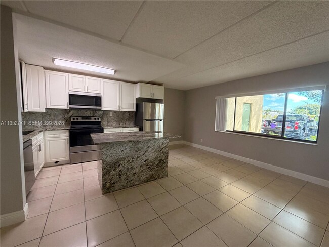 Building Photo - 105 Meadows Cir