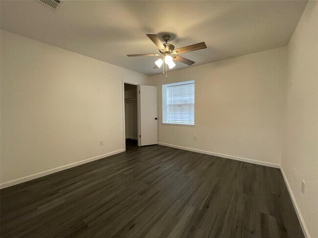 Building Photo - 12034 Tanager St