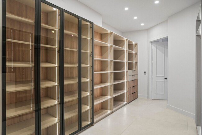 Building Photo - 3201 E Stonebrook Cir