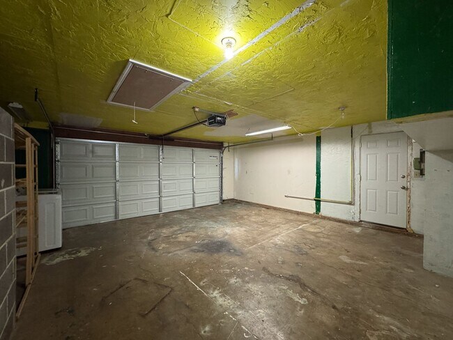 Building Photo - 3 Bedroom 1 Bath in Churchill Neighborhood