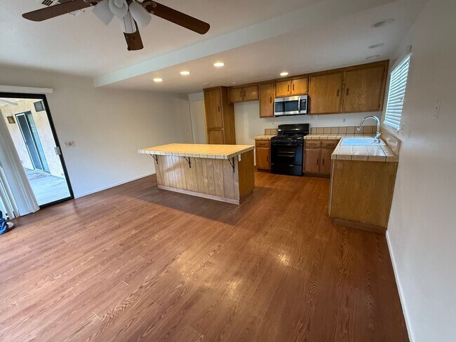 Building Photo - Victorville- Spring Valley Lake, 3 Bedrooms 2 bathrooms, New Paint