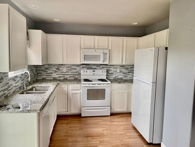 Building Photo - Eaton Commons Townhome