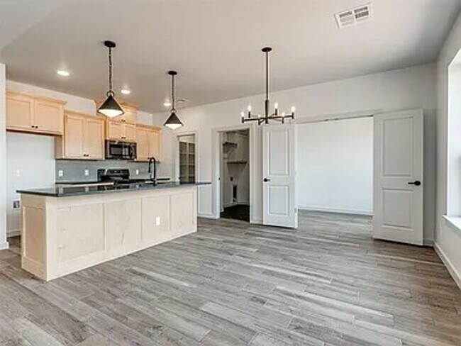 Building Photo - 4601 Olivera St