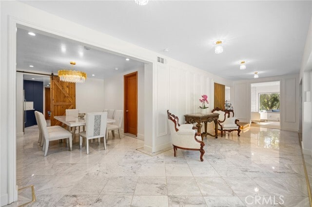 Building Photo - 2065 E Altadena Dr