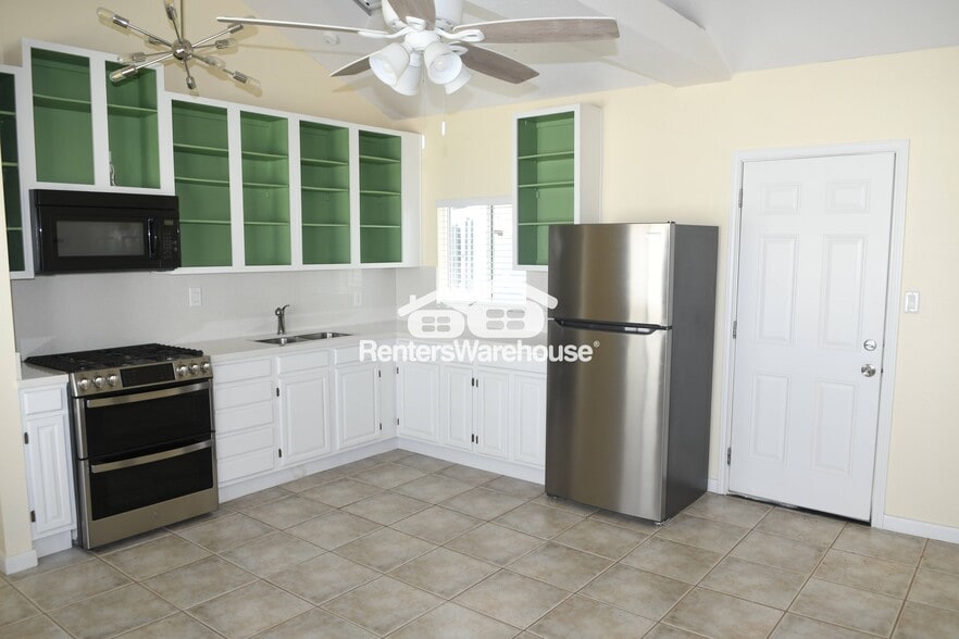 Building Photo - 222 E Southgate Ave