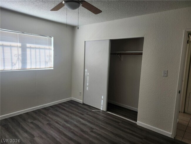 Building Photo - 2700 E Basswood Ave