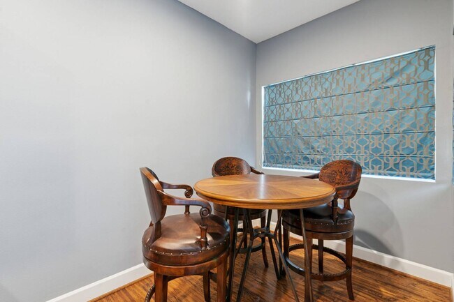 Building Photo - 1705 S Cottonwood Valley Cir