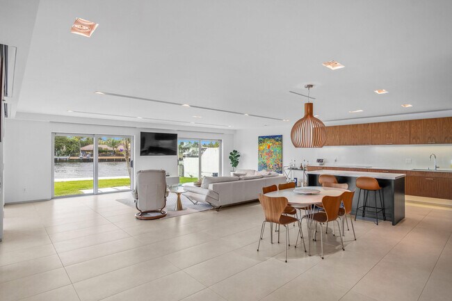 Building Photo - 35 Castle Harbor Isle Dr