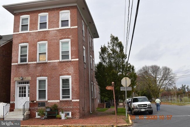 Primary Photo - 48 E 5th St