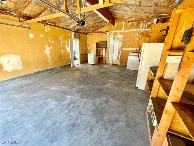 Building Photo - 2198 Capistrano Ave