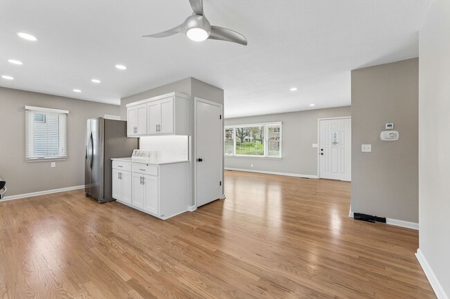 Building Photo - Newly renovated 3-bedroom, 2-bath home