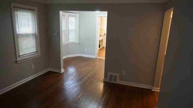 Building Photo - 15430 Norborne Ave