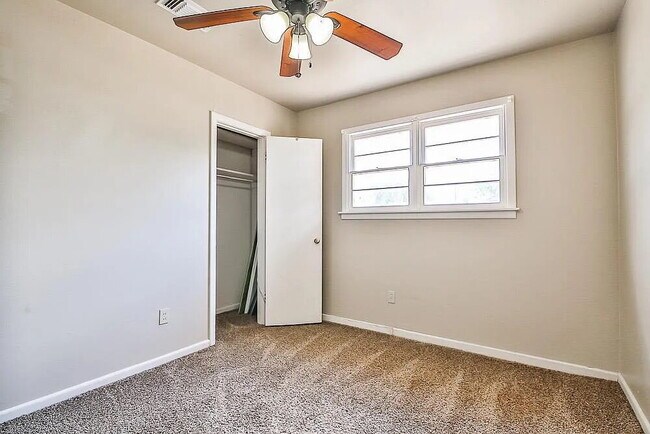 Building Photo - Come check out this great 3 bedroom 2 bathroom house located near Texas Tech!  Half Off First Mon...