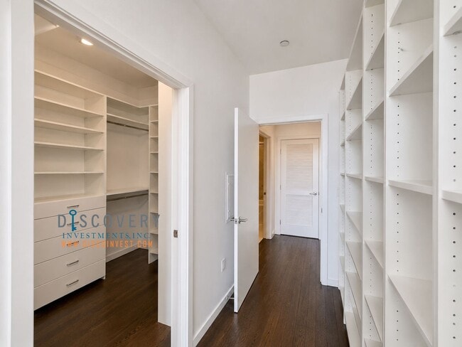 Building Photo - Uptown Place One Bedroom Condominium