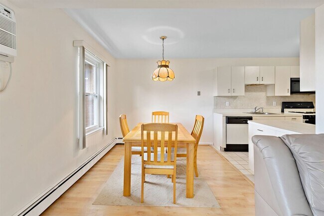 Building Photo - 132 Riverview Ct