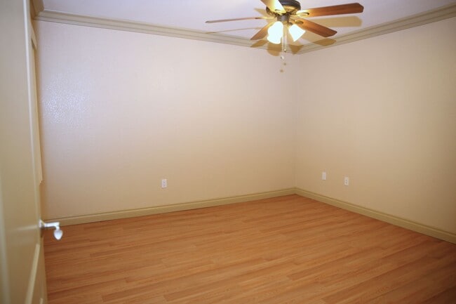 Building Photo - SW - CONDO - 2 BEDROOM - 1ST FLOOR