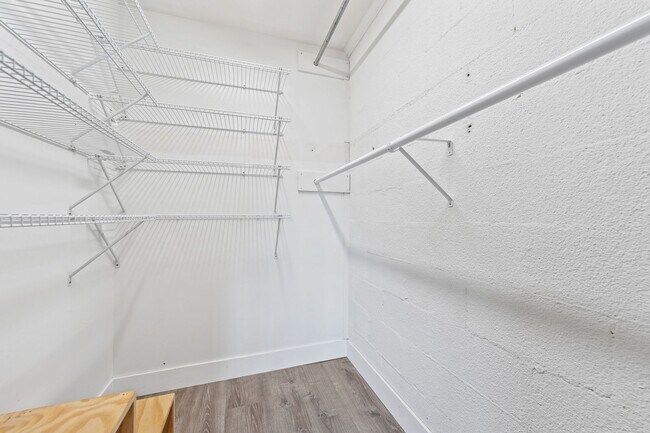 Building Photo - Newly Updated 1 Bed 1 Bath Condo in Carrbo...