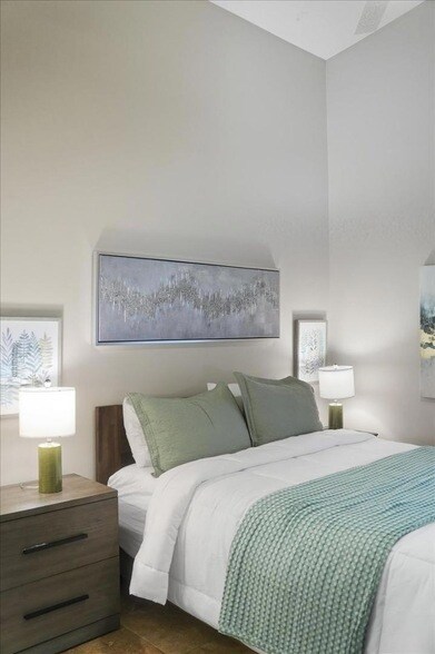 Building Photo - 1909 E Coral Tree Dr