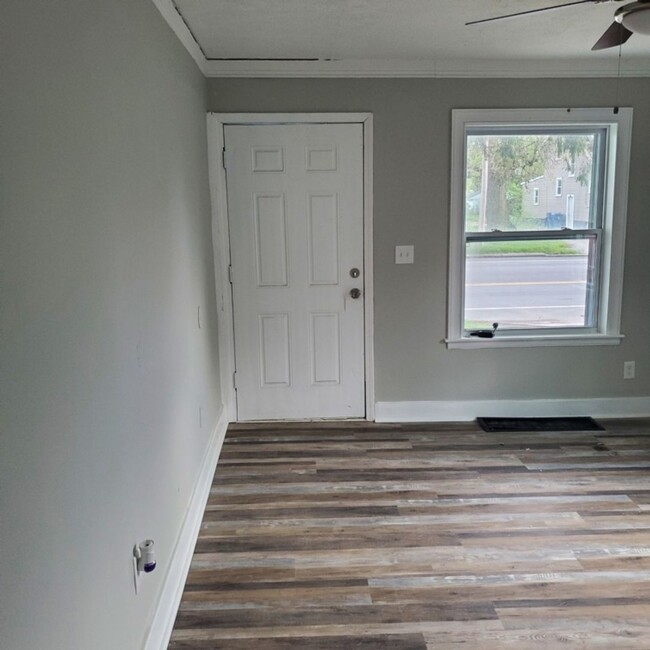 Building Photo - 4 BDRM HOUSE FOR RENT