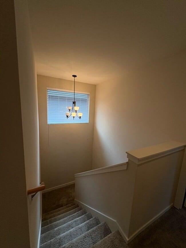 Building Photo - Beautiful 4-bedroom 2.5 bath home