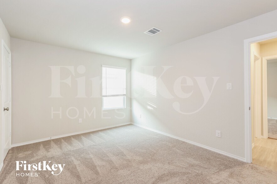 Building Photo - 10606 Varmus Dr