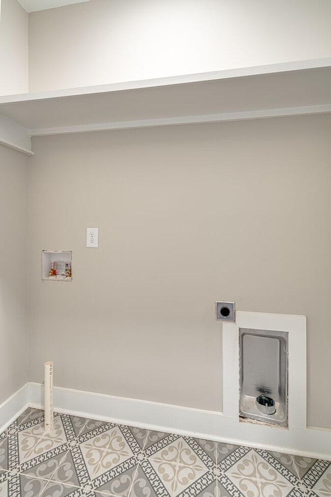 Building Photo - 4 Bedroom Rental in The Nations!