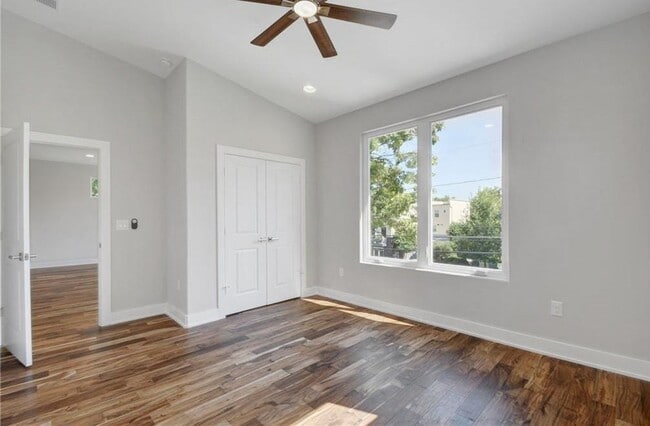 Building Photo - 1208 Kinney Ave