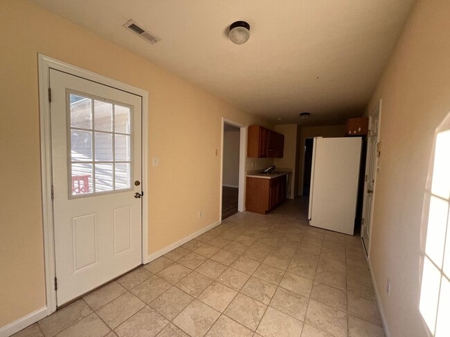 Building Photo - HALF OFF FIRST FULL MONTHS RENT!