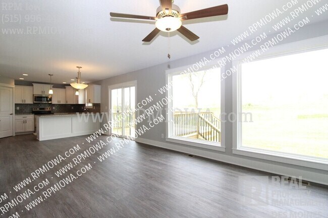 Building Photo - 5374 Destiny Dr