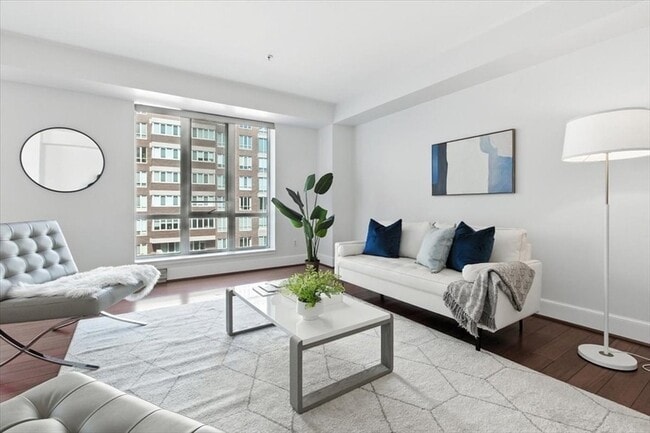 Building Photo - 197 8th St