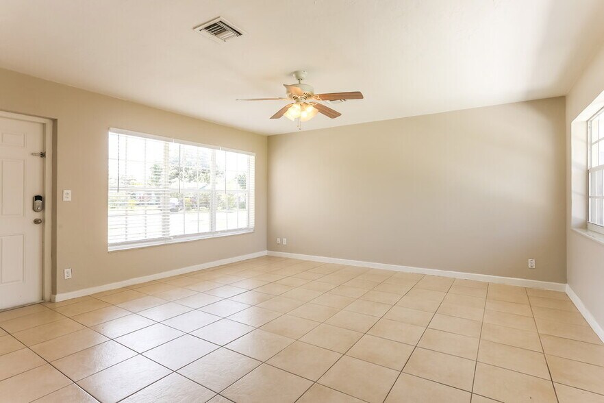 Building Photo - 1107 NW 15th Ct